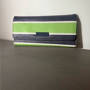 Stylish Green and Black Vera Bradley Wallet
